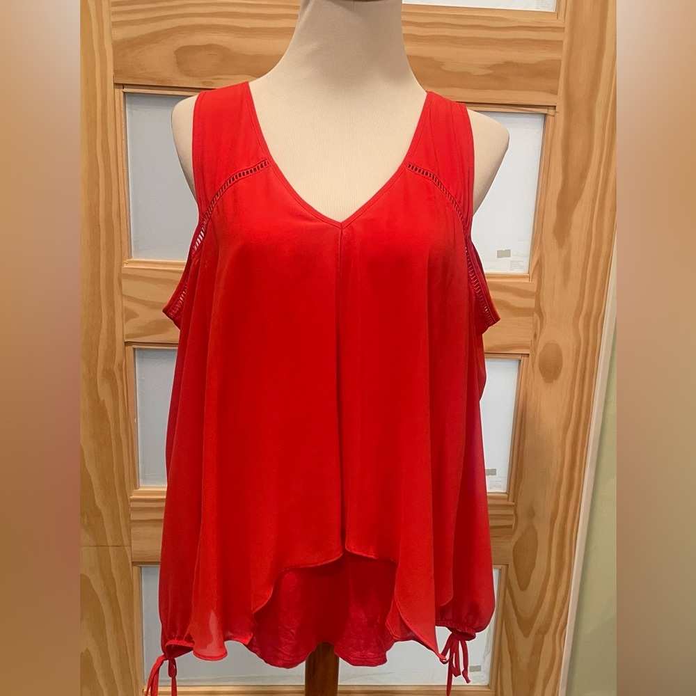 By & By Open Shoulder Top Size L